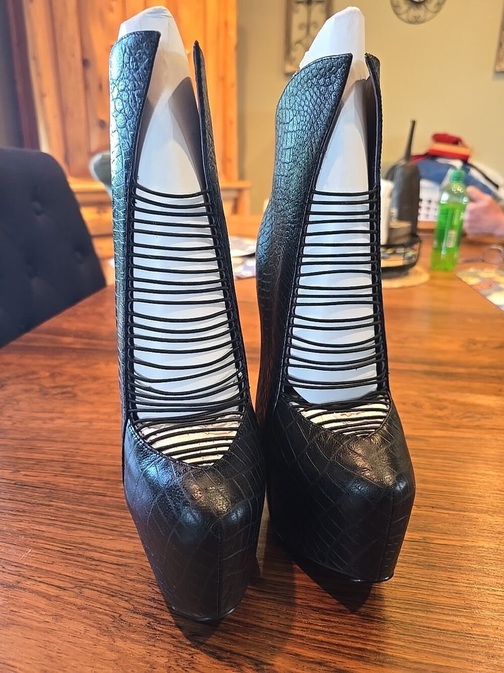 London Trash "Crime" Black Leather Alligator Pattern Goth Platform Heels - Sz 8M